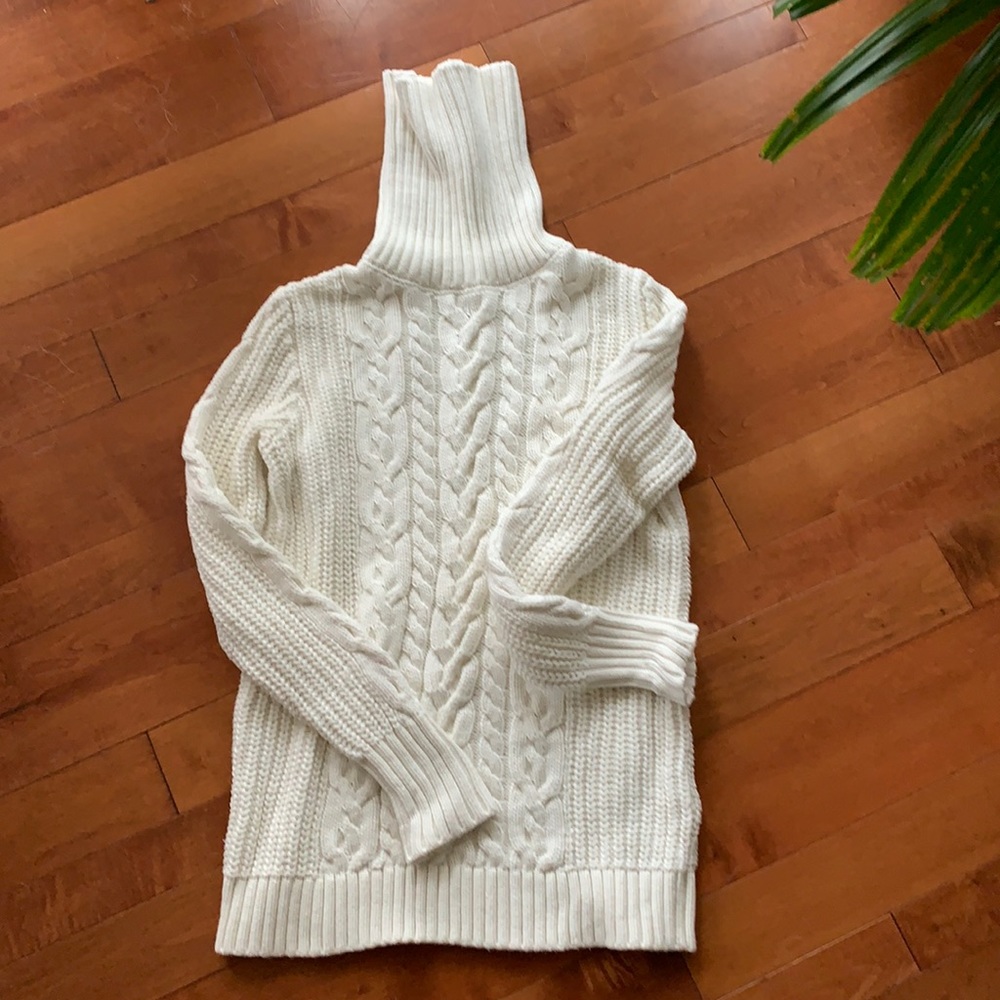 GAP turtleneck sweater